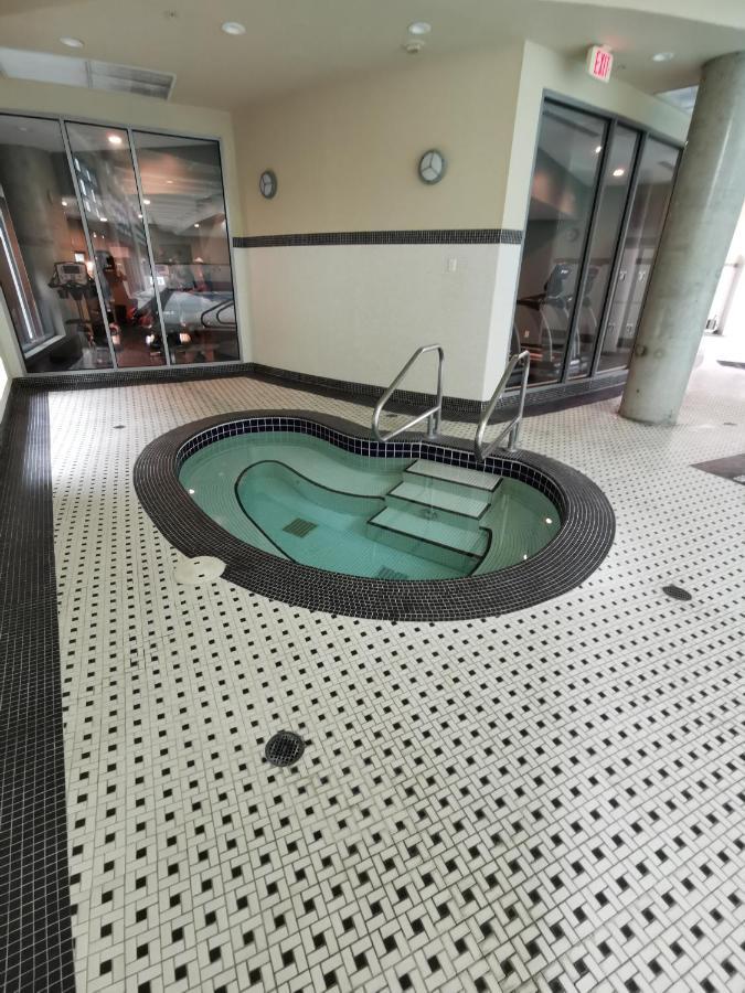 Gardenview Modern Condo With Parking, Gym, Pool, Ac Vancouver Exterior foto